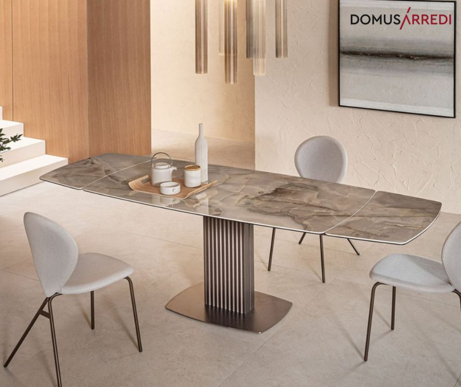 riflessi onda bronzo ceramica noisette e sedie perla 
